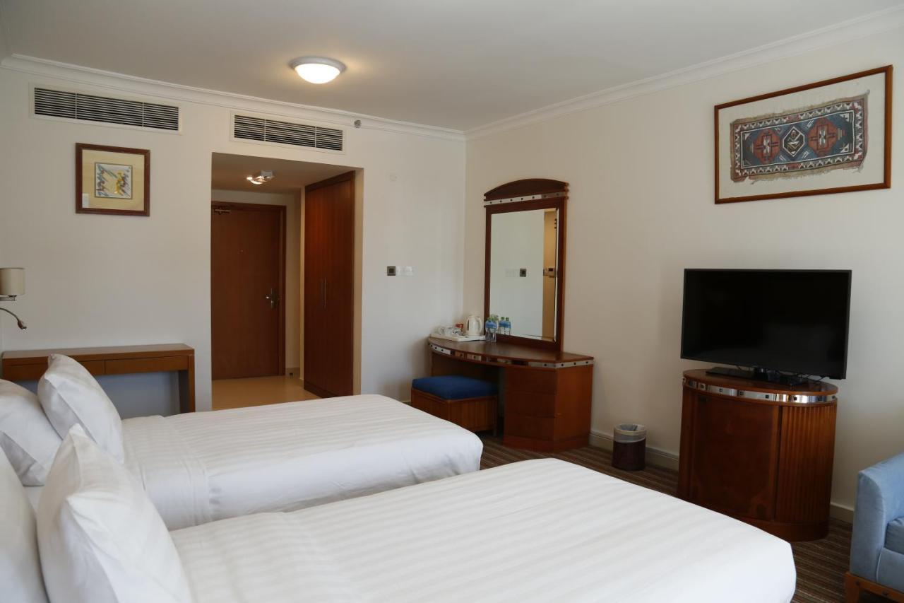 The Palace Hotel - فندق القصر Mascate Esterno foto