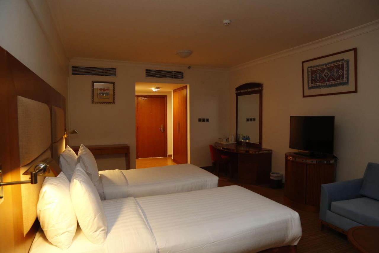 The Palace Hotel - فندق القصر Mascate Esterno foto